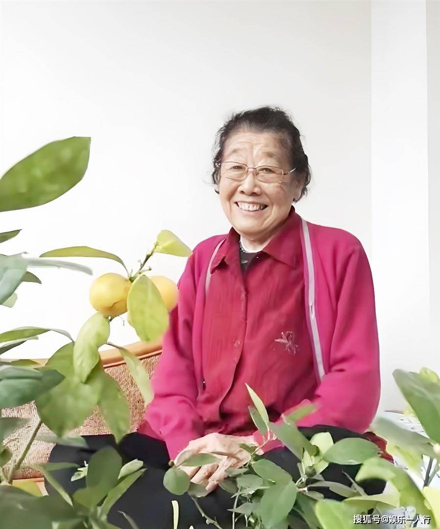 原創敬一丹生前談母親：年輕時是女強人，晚年散發女性魅力，我為她安頓了3個家