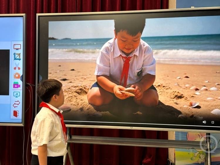 反詐宣傳走進小學教室 “特等獎獎品”竟是兩套試卷